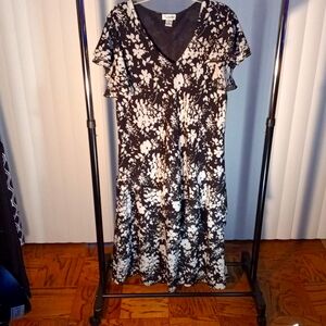 Black and white Flare Dress w/Printed designs. 3X